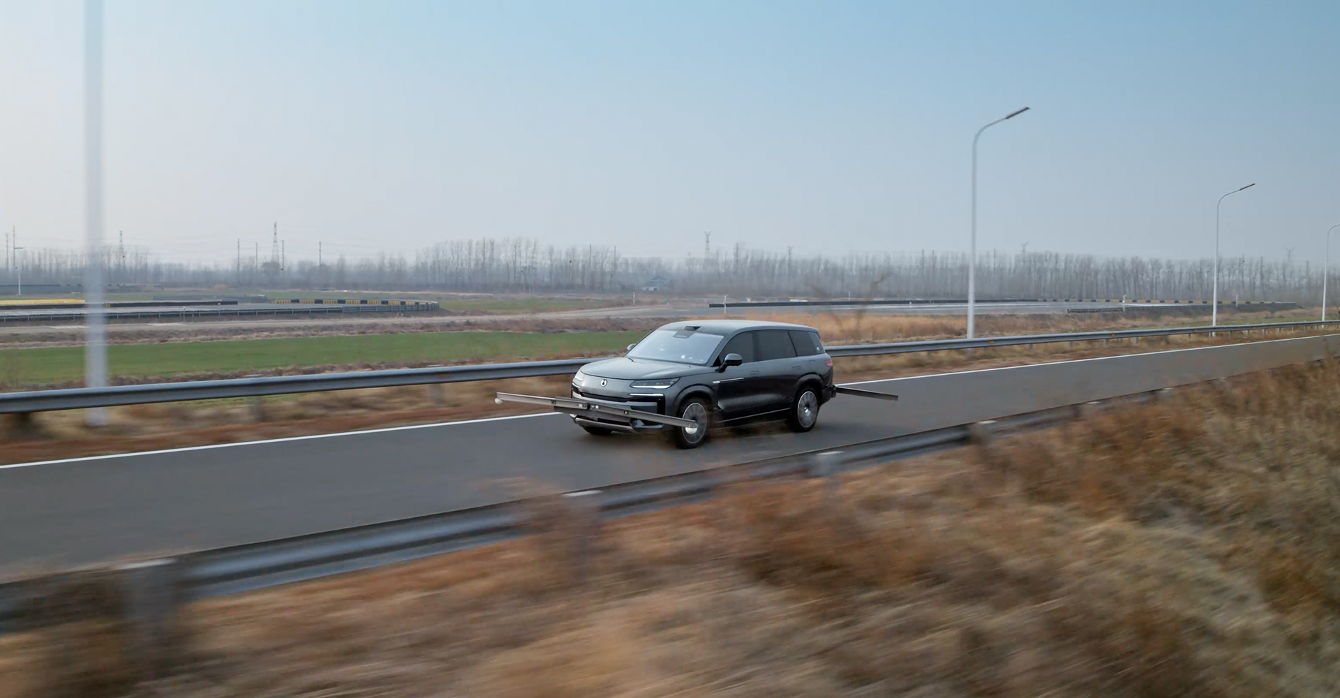时速160km/h稳定通过