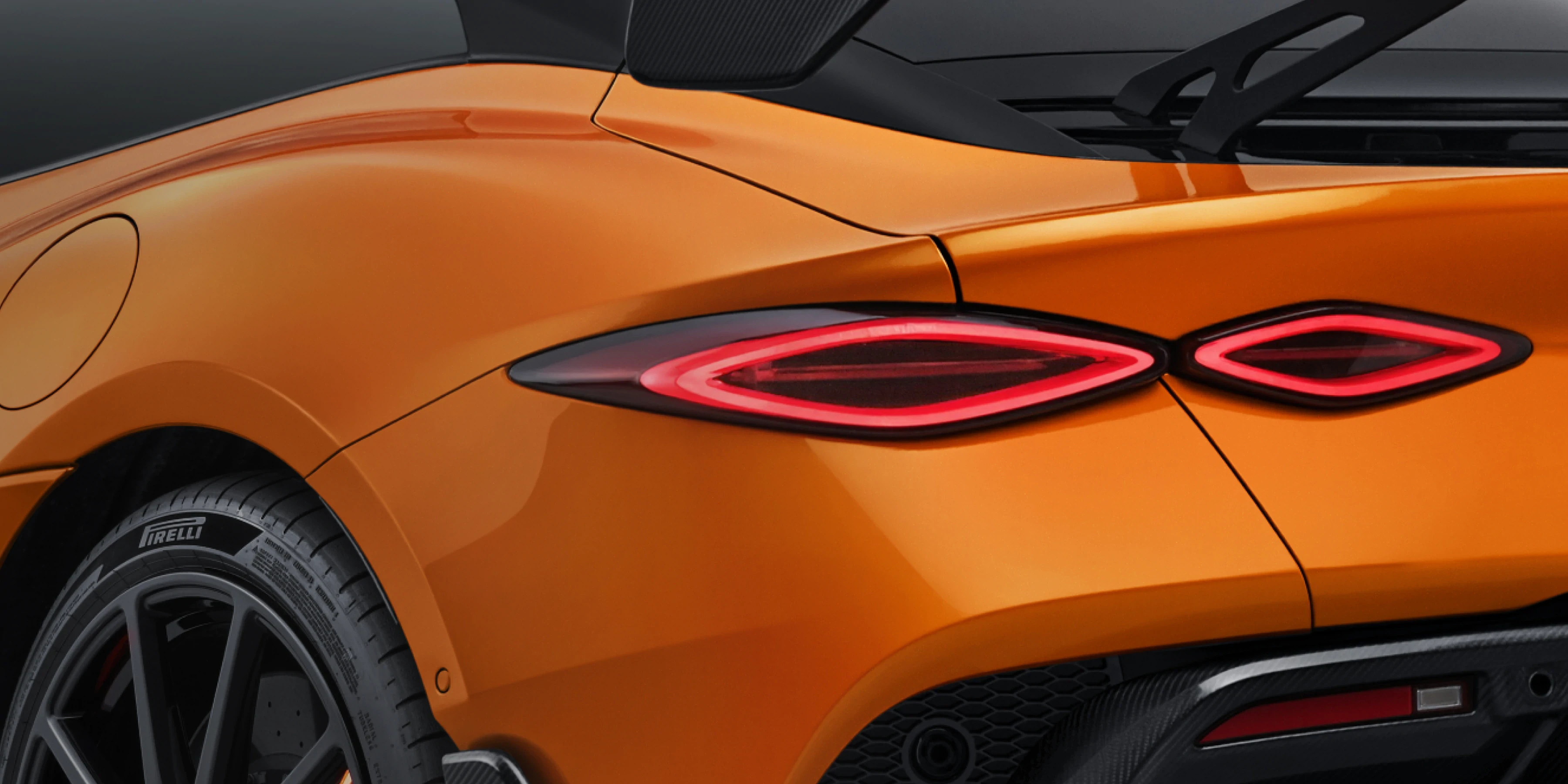 Wide-stance rear